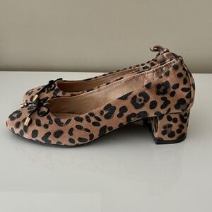 Leopard pumps